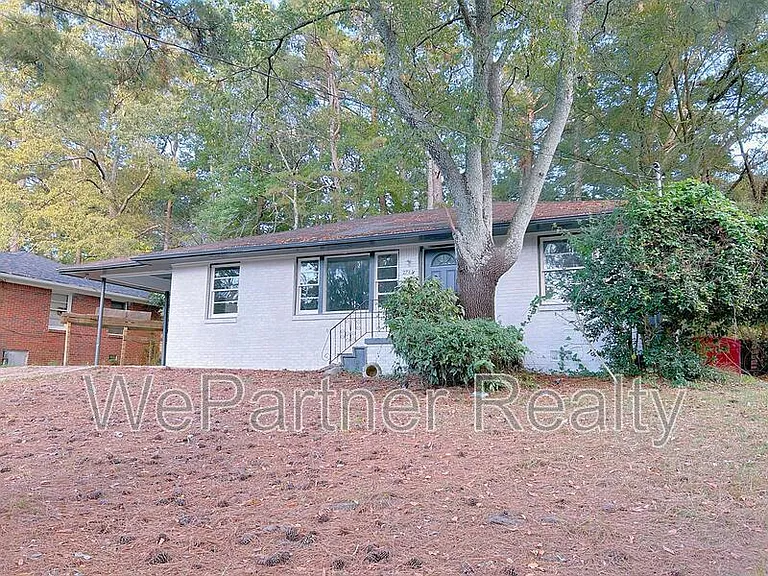 2744 Fairlane Dr SE — Photo 2