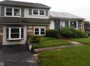 1002 Riviera Rd, Warminster, PA 18974