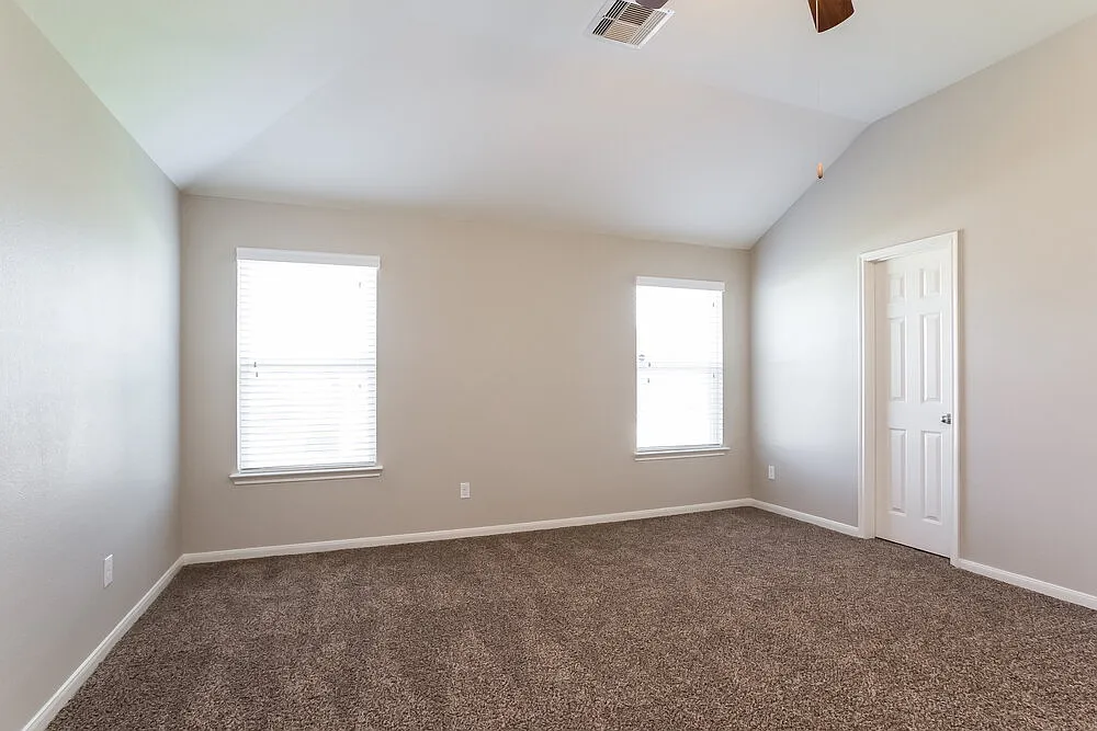 4 bed, 2.5 bath, 1900 sqft, $1,855 — Photo 3