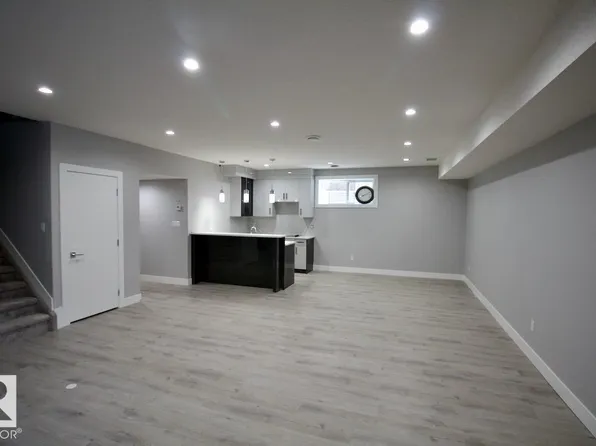 1326 Hainstock Way SW, Edmonton, AB T6W 3B6