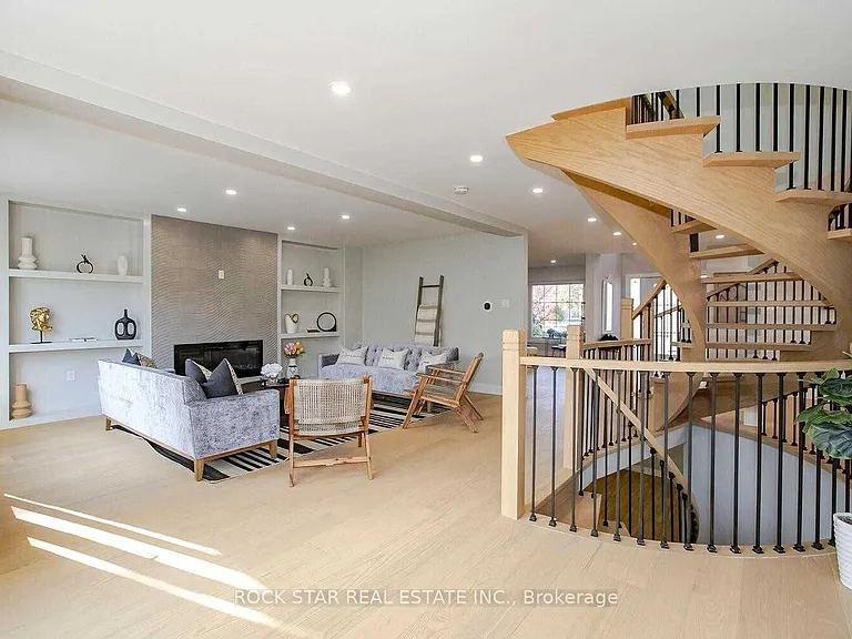 160 River Oaks Blvd E — Photo 2