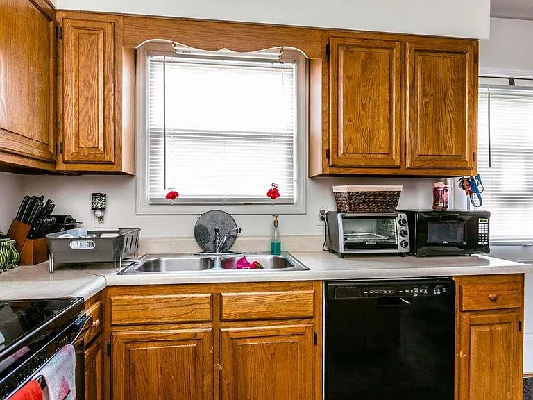 1246 Goldfinch Dr #B — Photo 8
