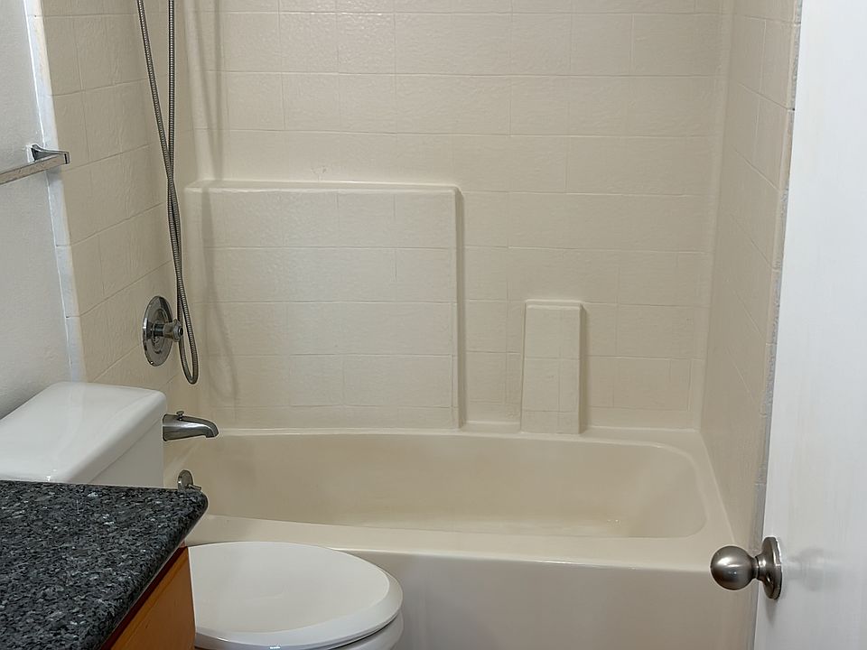1st image of 240 N Bayshore Blvd APT 211
