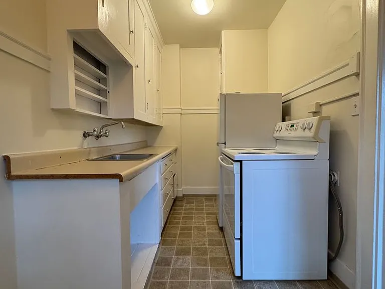 Belmont Apartments — Photo 29