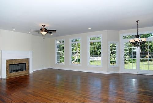 3rd image of 909 S Fairfield Ave