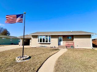 512 Forest Rd, Minot, ND 58701