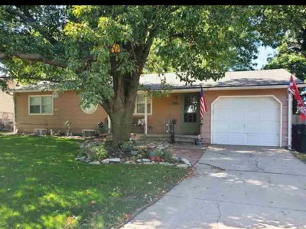 524 Meadowbrook Ct, Newton, KS 67114