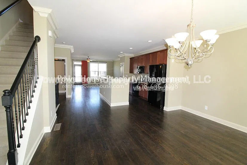 3 bed, 3.5 bath, 2260 sqft, $2,450 — Photo 4