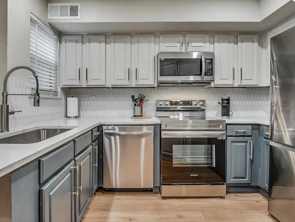 2 bed, 894 sqft, $1,375 — Photo 4