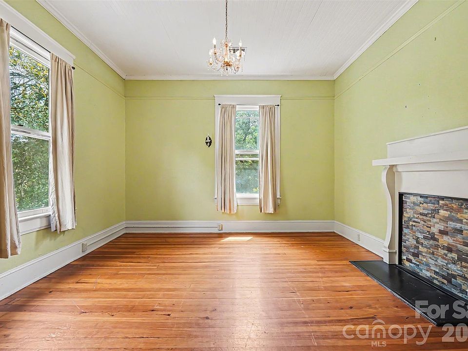 34th image of 810 E Franklin St