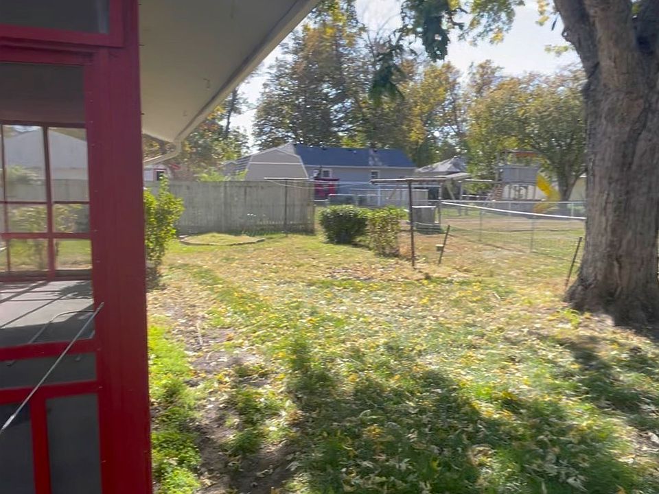 1st image of 310 W 17th St