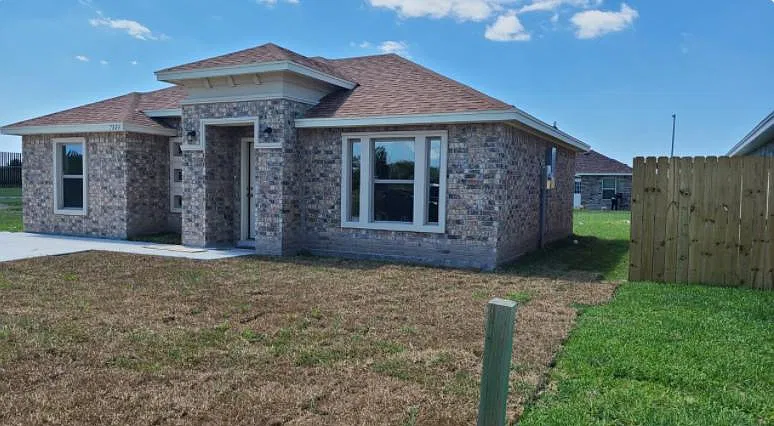 3 bed, 1077 sqft, $1,600 — Photo 2