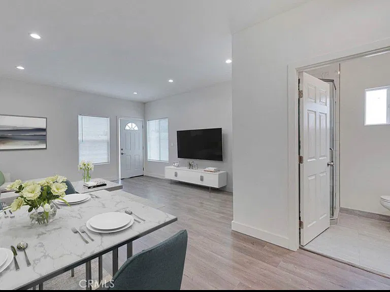 6744 Radford Ave — Photo 12