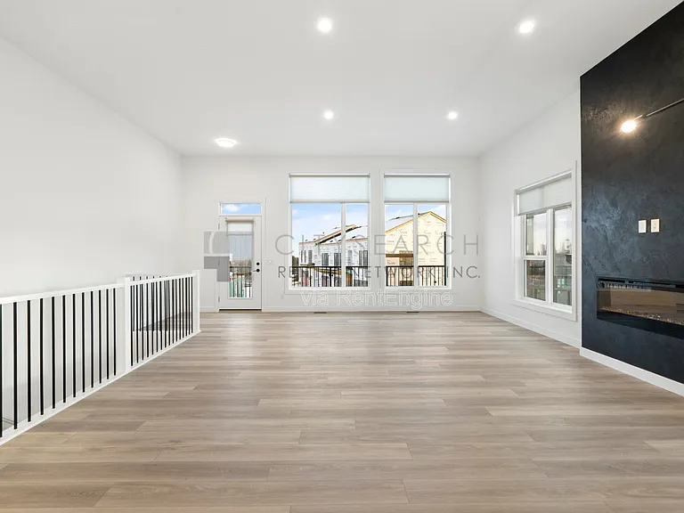 244 Sovereign Cres SW #1 — Photo 10