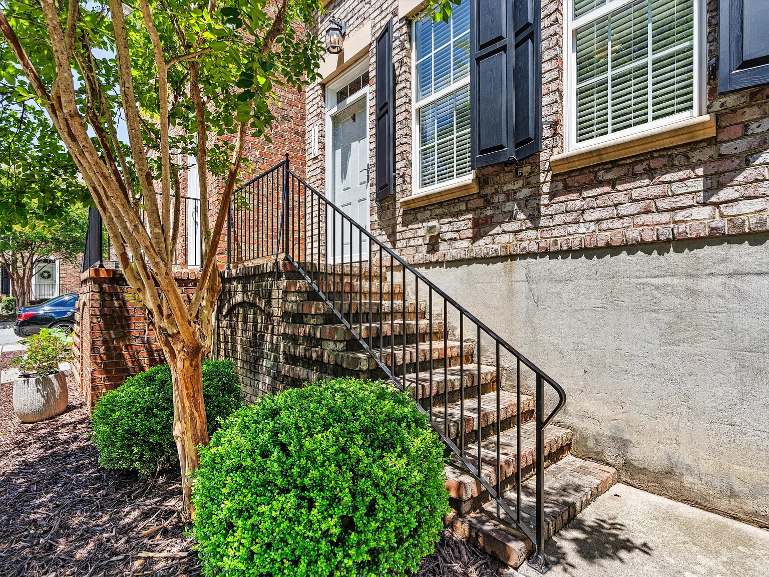 2 bed, 2.5 bath, 1054 sqft, $2,000 — Photo 2