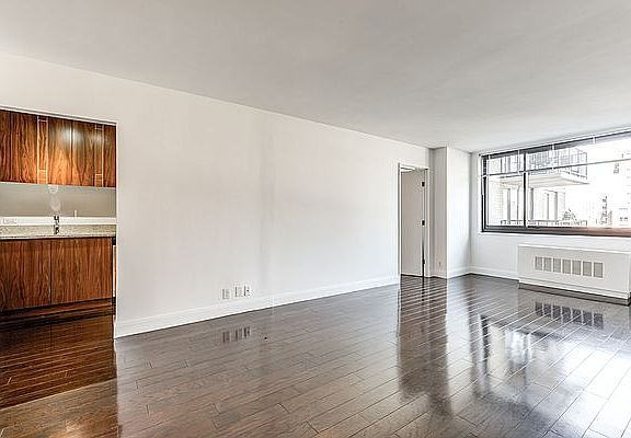 3rd image of 200 E 82nd St APT 2A