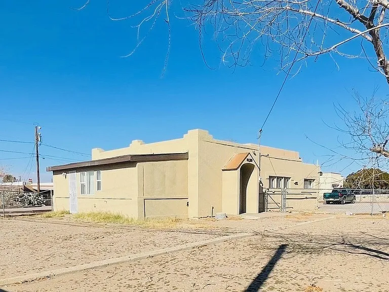 711 1/2 Foster Rd — Photo 1
