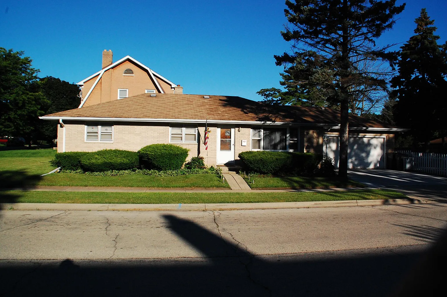 520 Lorraine Ave photo 1