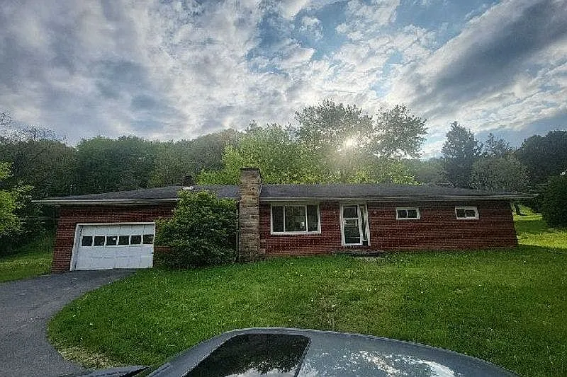 692 Mount Joy Rd photo 1