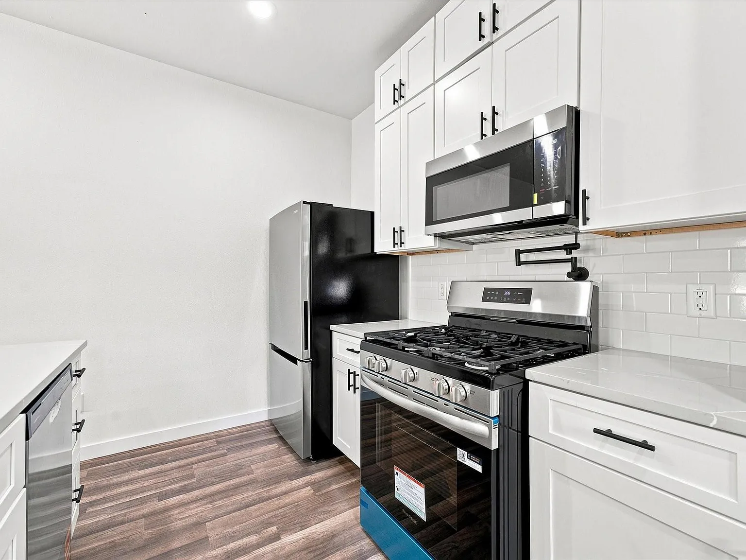 3 bed, 2.5 bath, 1850 sqft, $2,100 — Photo 4