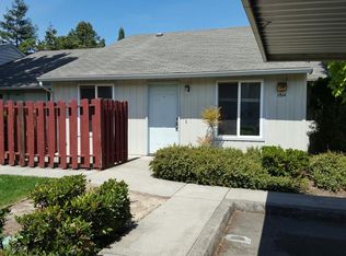 1814 NE Fairview Ave APT B, Grants Pass, OR 97526