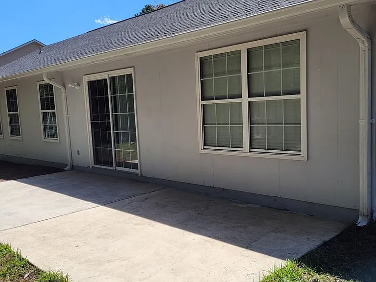 124 Huntington Dr — Photo 3