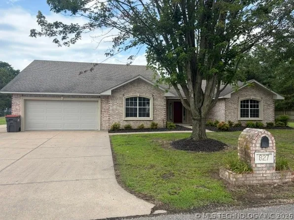 827 Chatsworth Dr, Grove, OK 74344