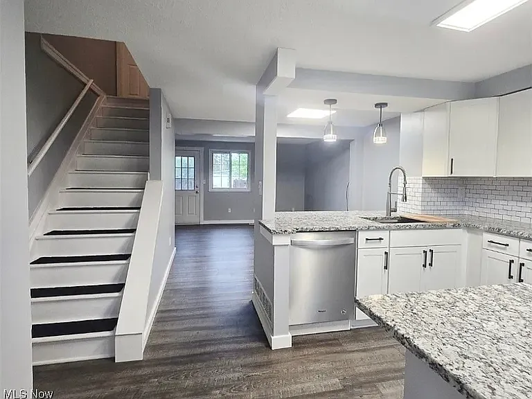 2 bed, 1.5 bath, 1150 sqft, $1,475 — Photo 2