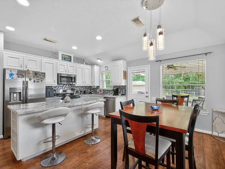 1017 Pin Oak Dr — Photo 7