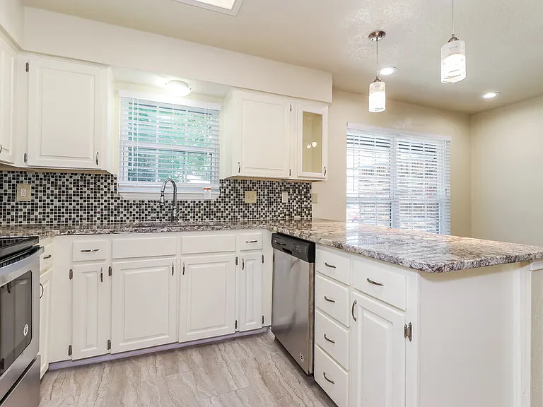 1124 W Hills Ter — Photo 5