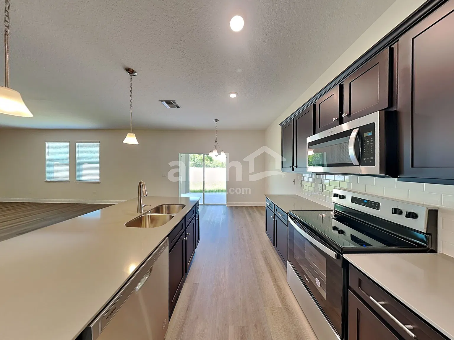 4 bed, 2.5 bath, 2297 sqft, $2,700 — Photo 4