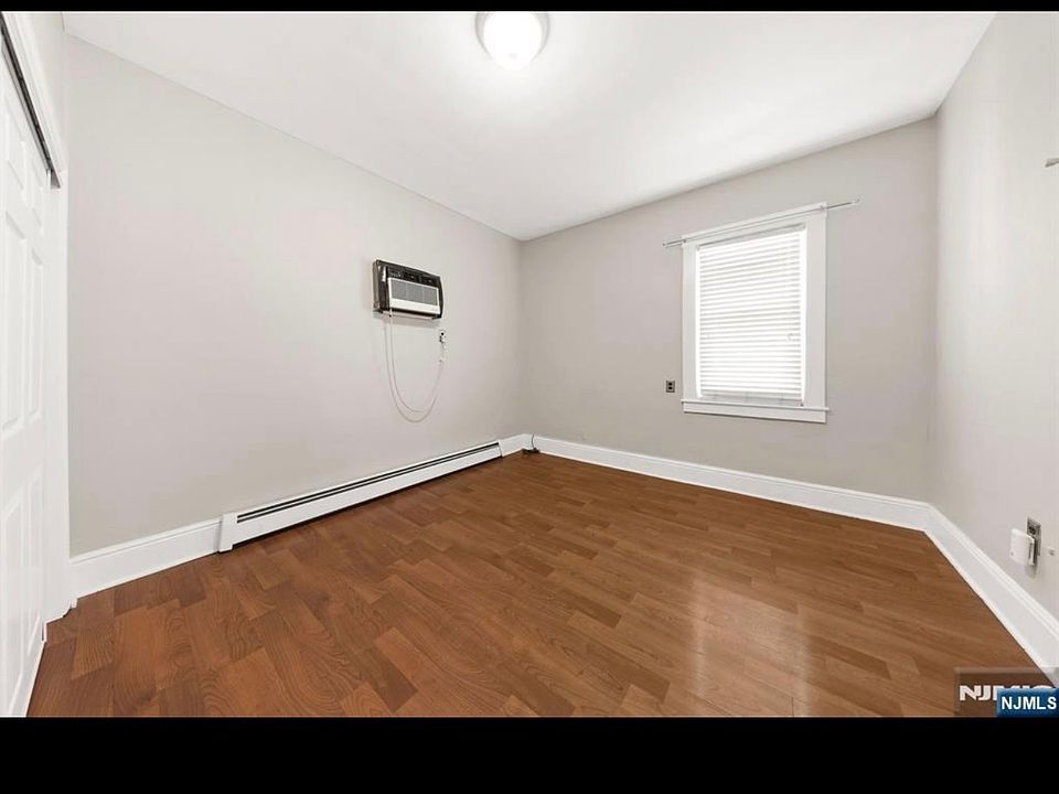 1st image of 29 Pine St Floor 2