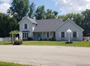 3798 Oakwood Cir, Taylorville, IL 62568