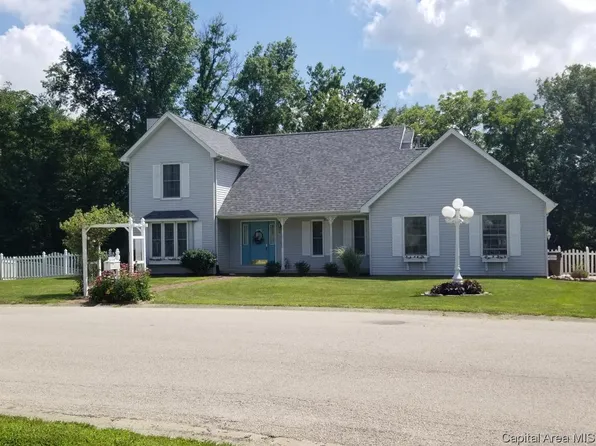 3798 Oakwood Cir, Taylorville, IL 62568
