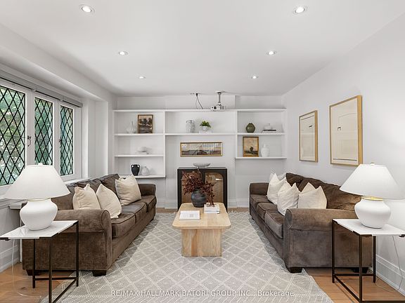 3rd image of 555 Castlefield Ave