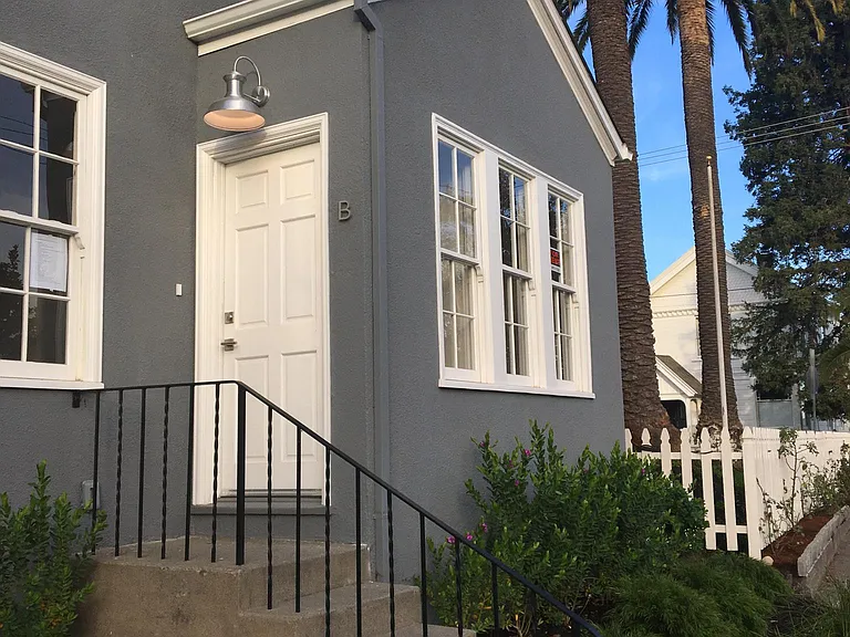Private Entrance to downstairs unit.