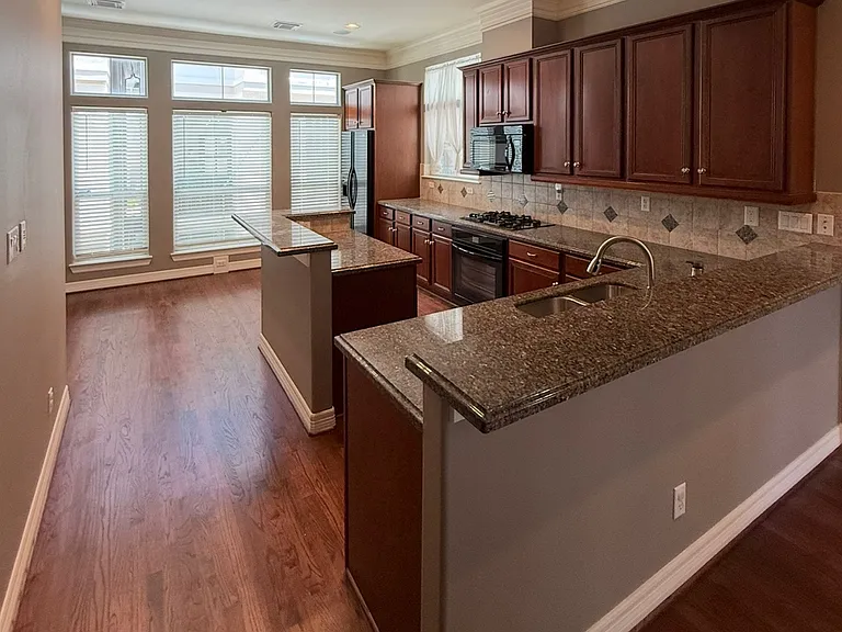 621 Hartman St — Photo 19