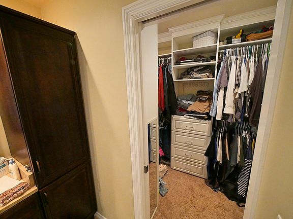 3rd image of 3915 Bouton Dr