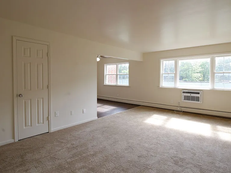 Stevens Manor Apartments — Photo 9
