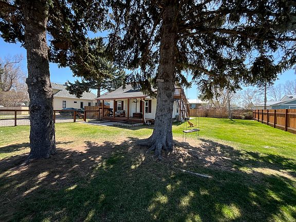 3rd image of 202 E Rosebud Ave