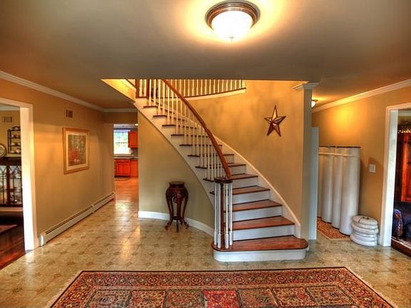 GORGEOUS ENTRY