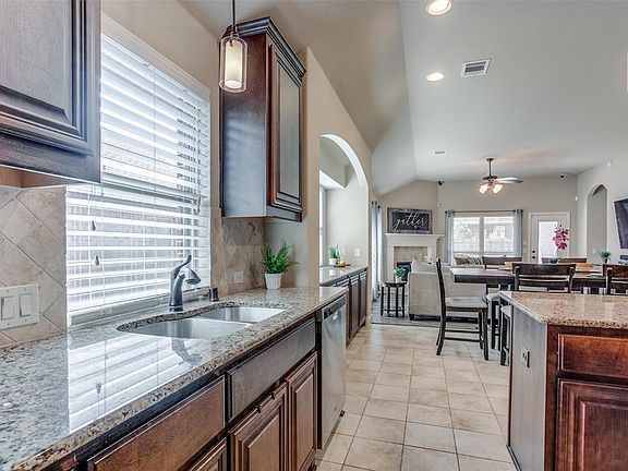 4th image of 8104 Canyon Dr