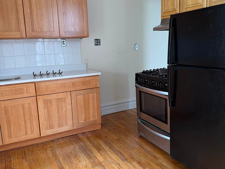 1st image of 24-35 Steinway St #17