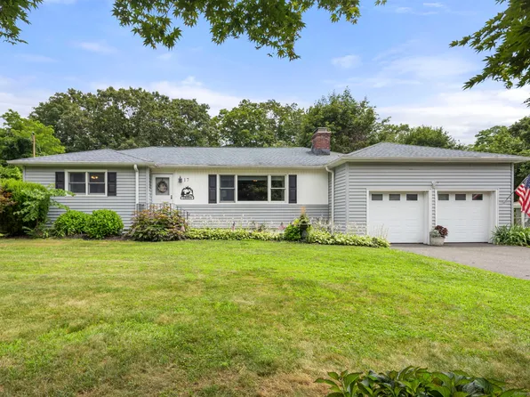 17 Valley Stream Drive, Danbury, CT 06811