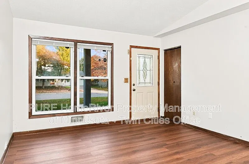 4 bed, 2.0 bath, 1800 sqft, $2,590 — Photo 4