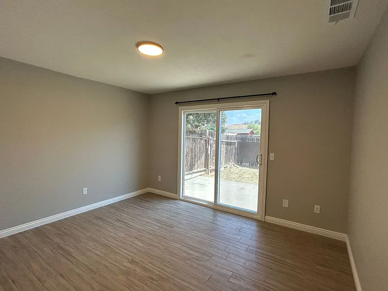 900 La Vida Ln — Photo 8