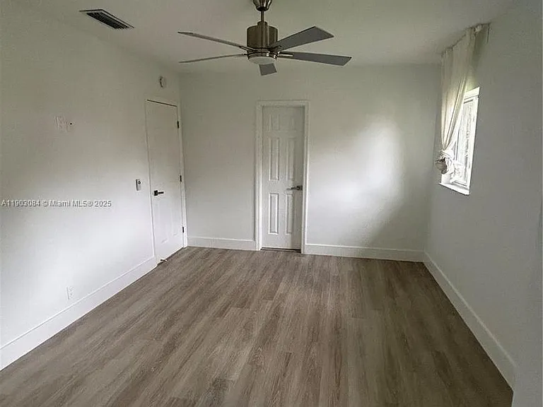 6121 SW 48th Ct #1 — Photo 4