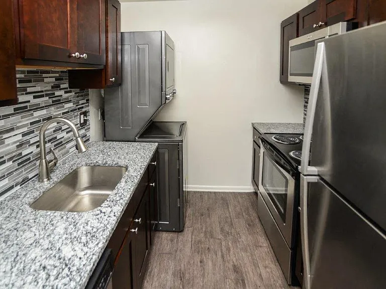 Kingswood Apartments & Townhomes — Photo 6
