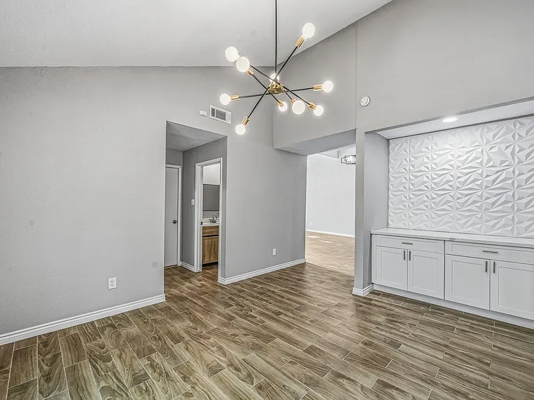 2911 Waypark Dr — Photo 10