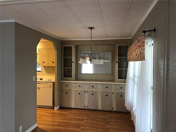 3rd image of 931 Dogwood Dr